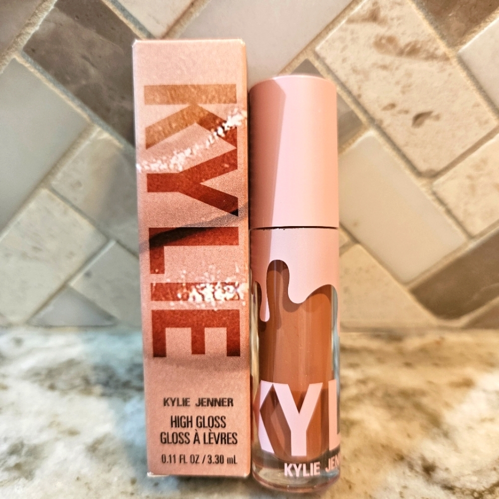 Kylie Jenner High Gloss Lip Gloss In Snatched